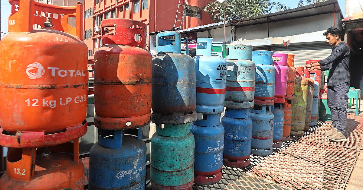 LPG prices surge to new highs, squeezing household budgets across Bangladesh