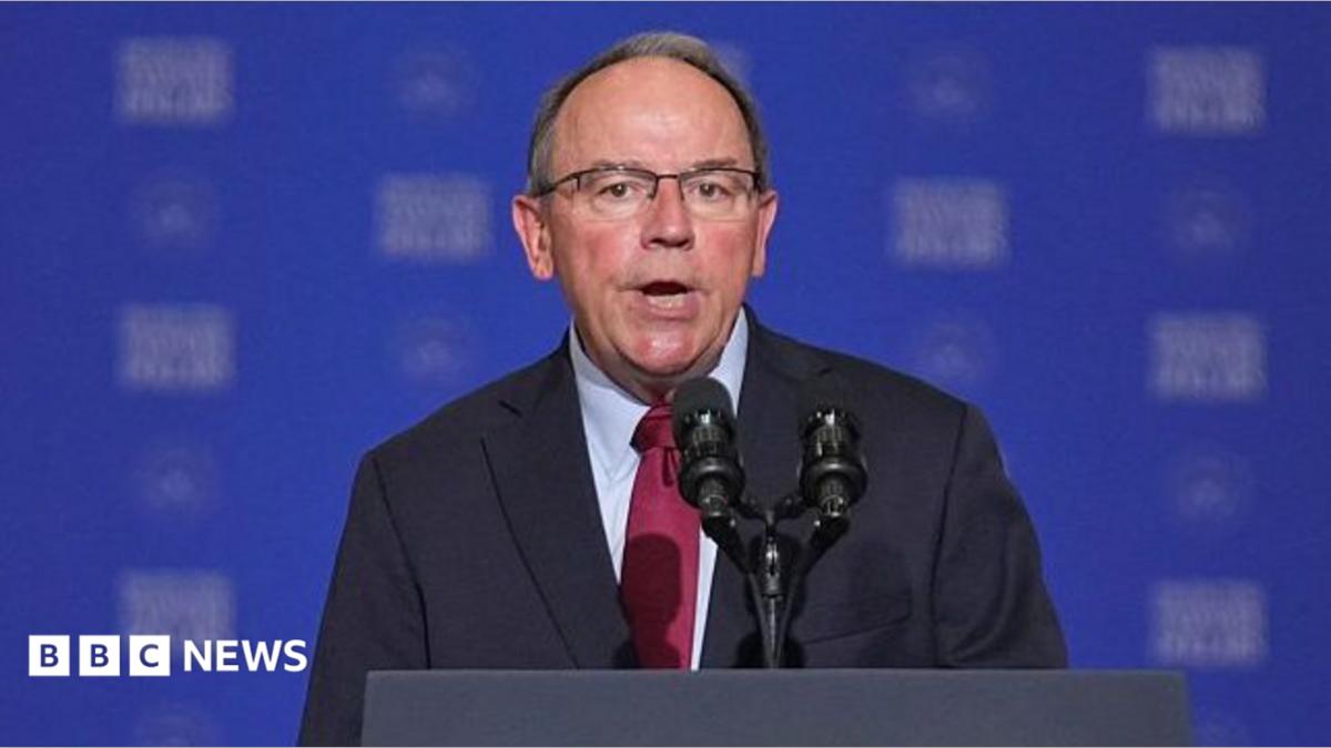 US congressman swims to safety after emergency lake landing