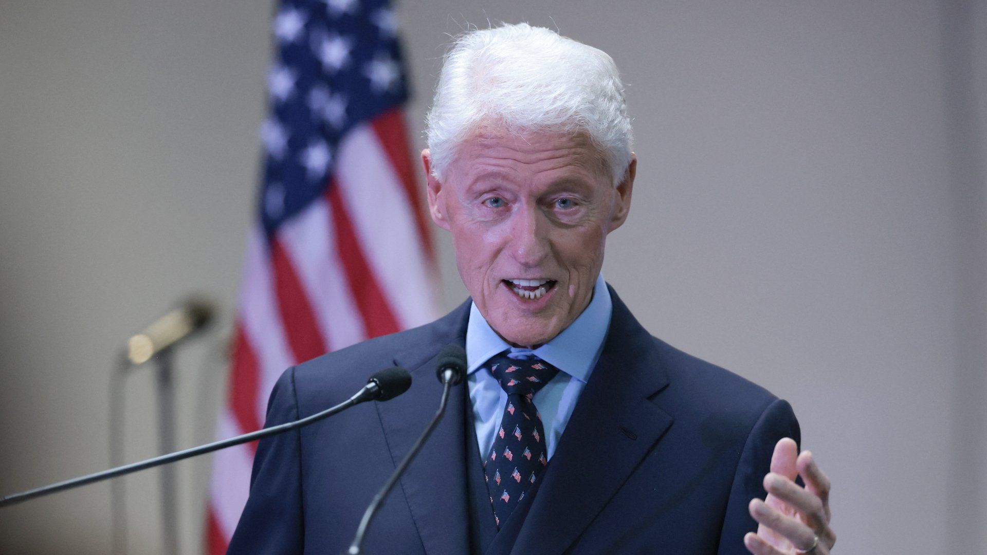 Clinton invokes Quran to condemn anti-Muslim discrimination in Florida speech