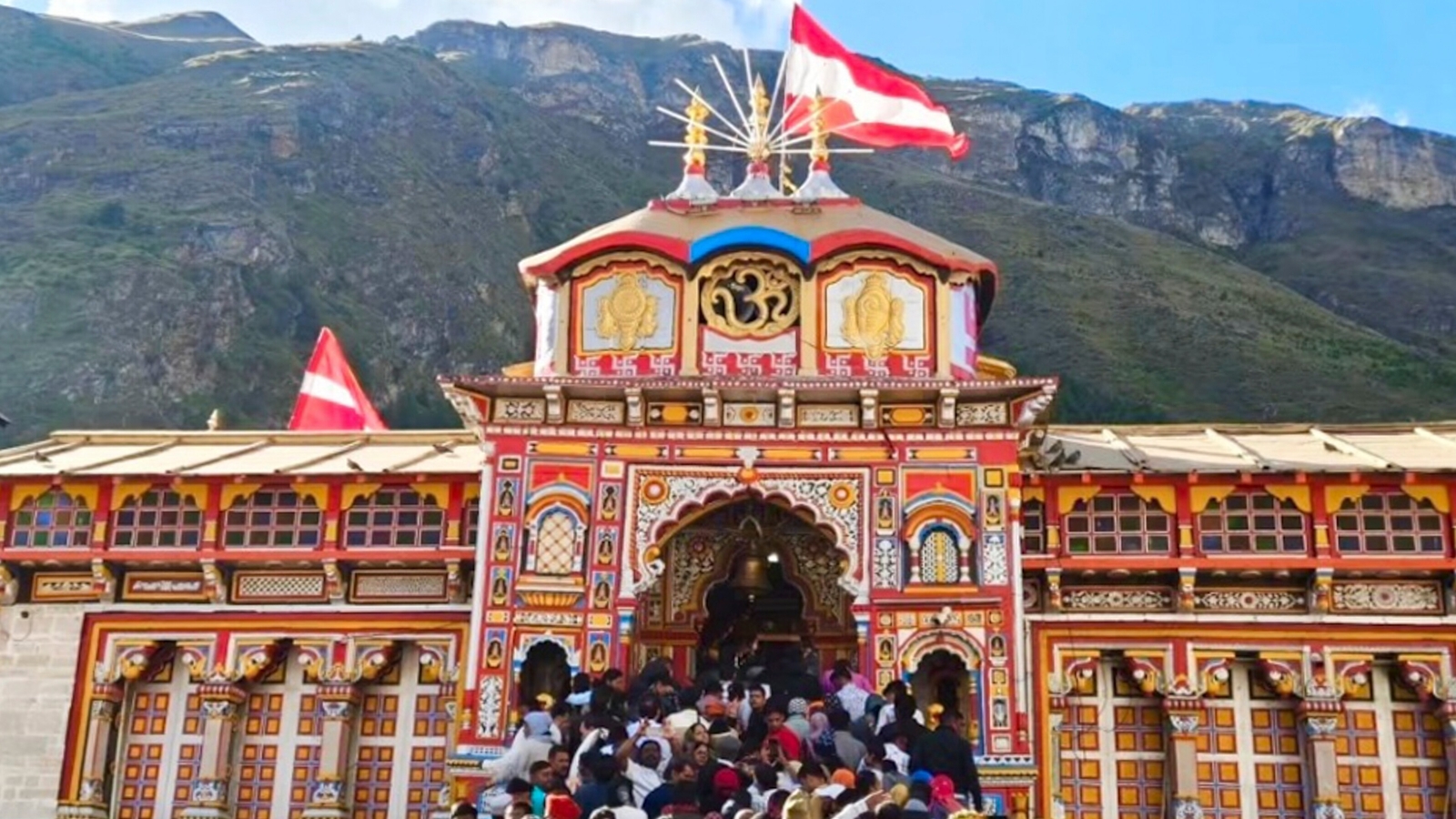 Helicopter with five pilgrims crashes near Joshimath in Uttarakhand