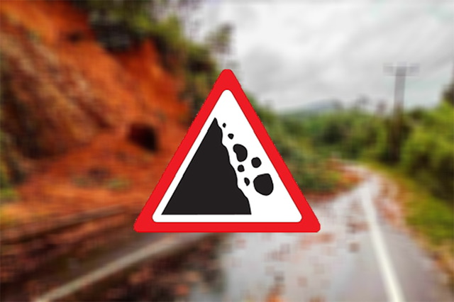Landslide blocks key Hatton-Colombo highway in Kuilwatta