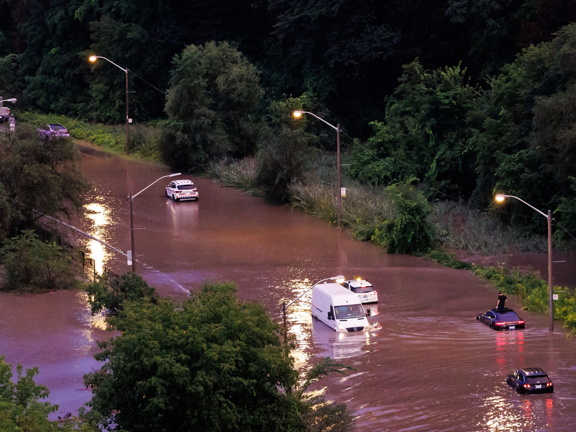 Severe storm batters Toronto, leaving tens of thousands without power