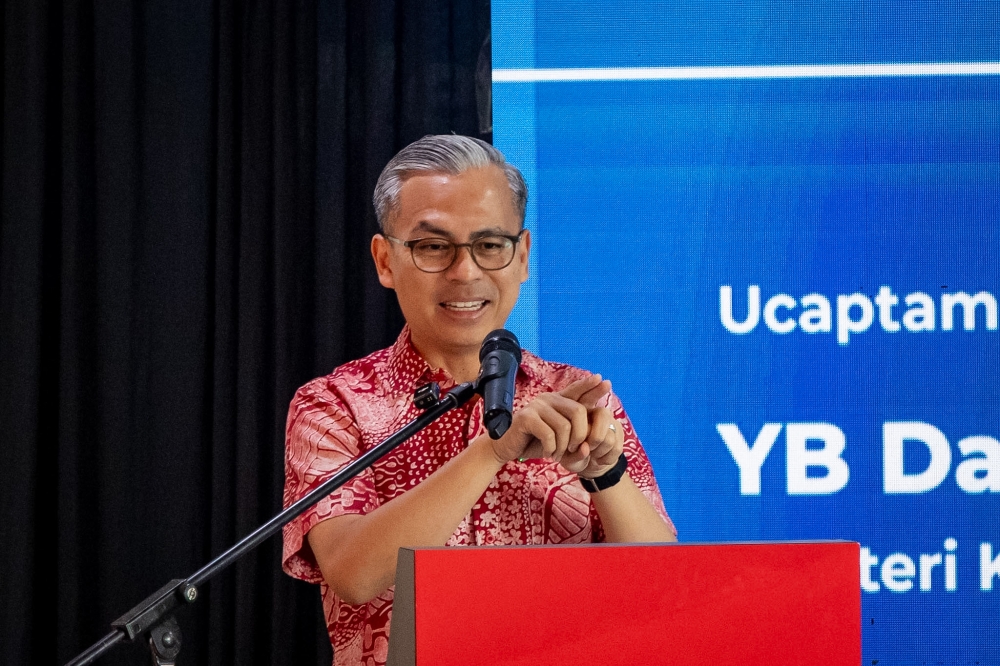 Rakyat Malaysia boleh guna aplikasi navigasi lain selain Waze, kata Fahmi