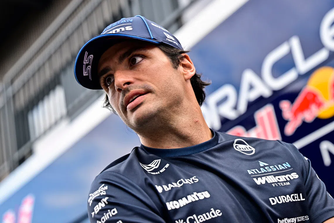 Sainz extends Williams contract in multi-year deal through 2027