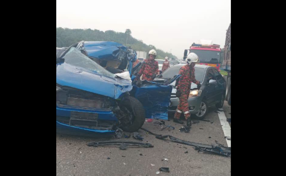 Empat orang termasuk cucu-cucu terbunuh dalam kemalangan di lebuhraya PLUS