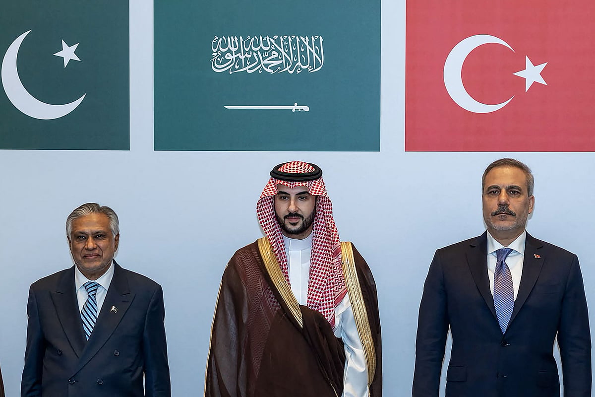 Turkey, Pakistan to send military forces to Saudi Arabia amid Houthi threats