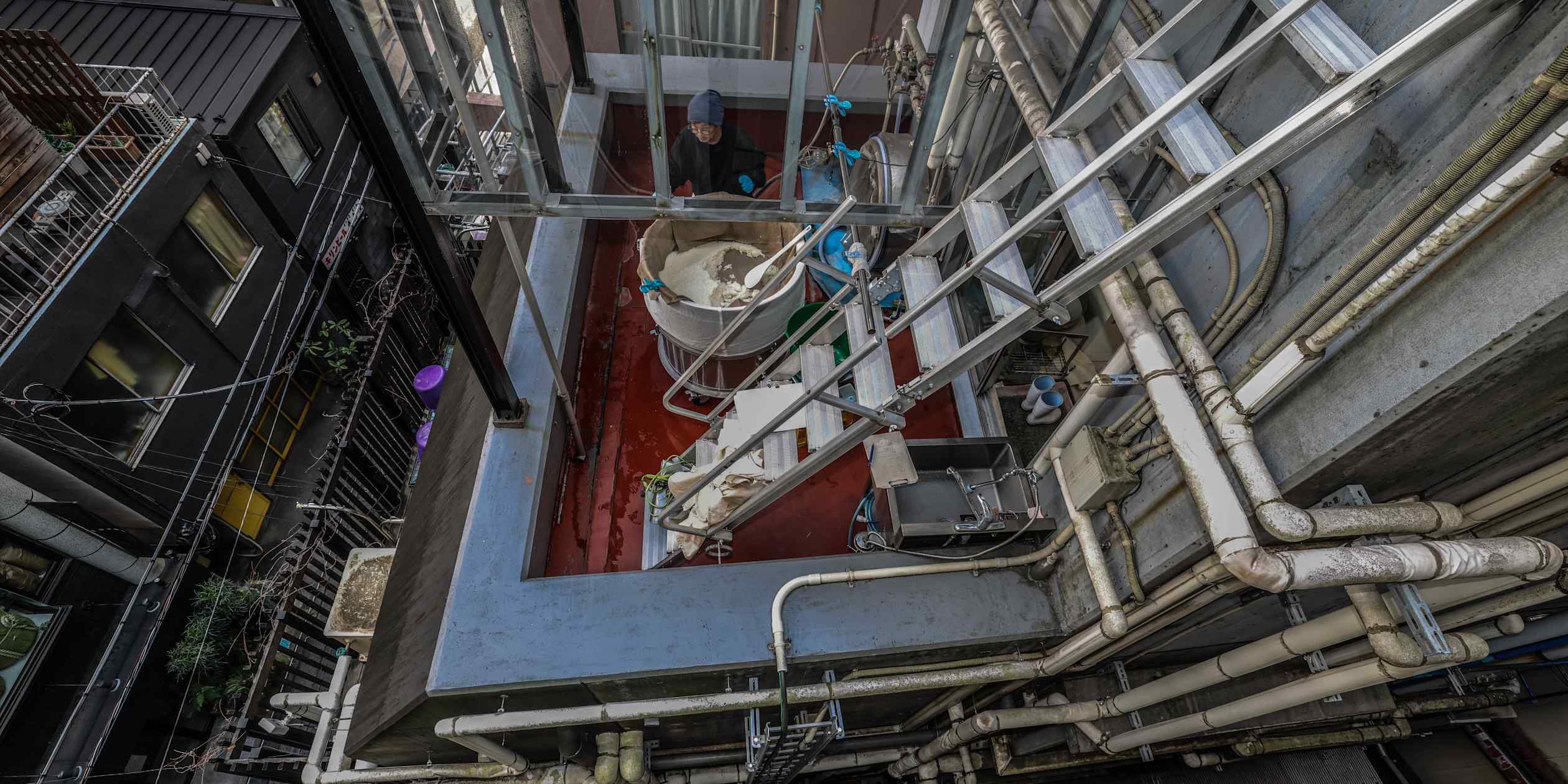 Tokyo sake maker breaks with tradition, ditches famous water sources