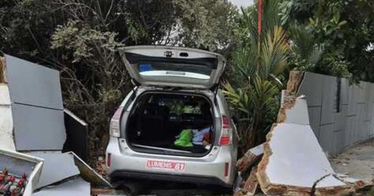Vehicle crashes into Katong home, damages wall structure