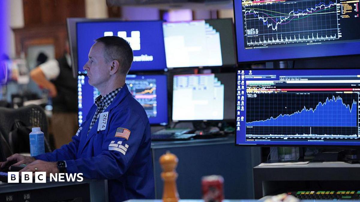 US economy hits debt milestone amid global economic concerns