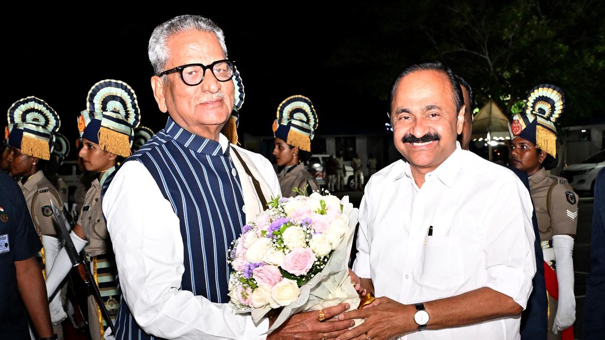 केरल के नए राज्यपाल ओम प्रकाश माथुर तिरुवनंतपुरम पहुंचे