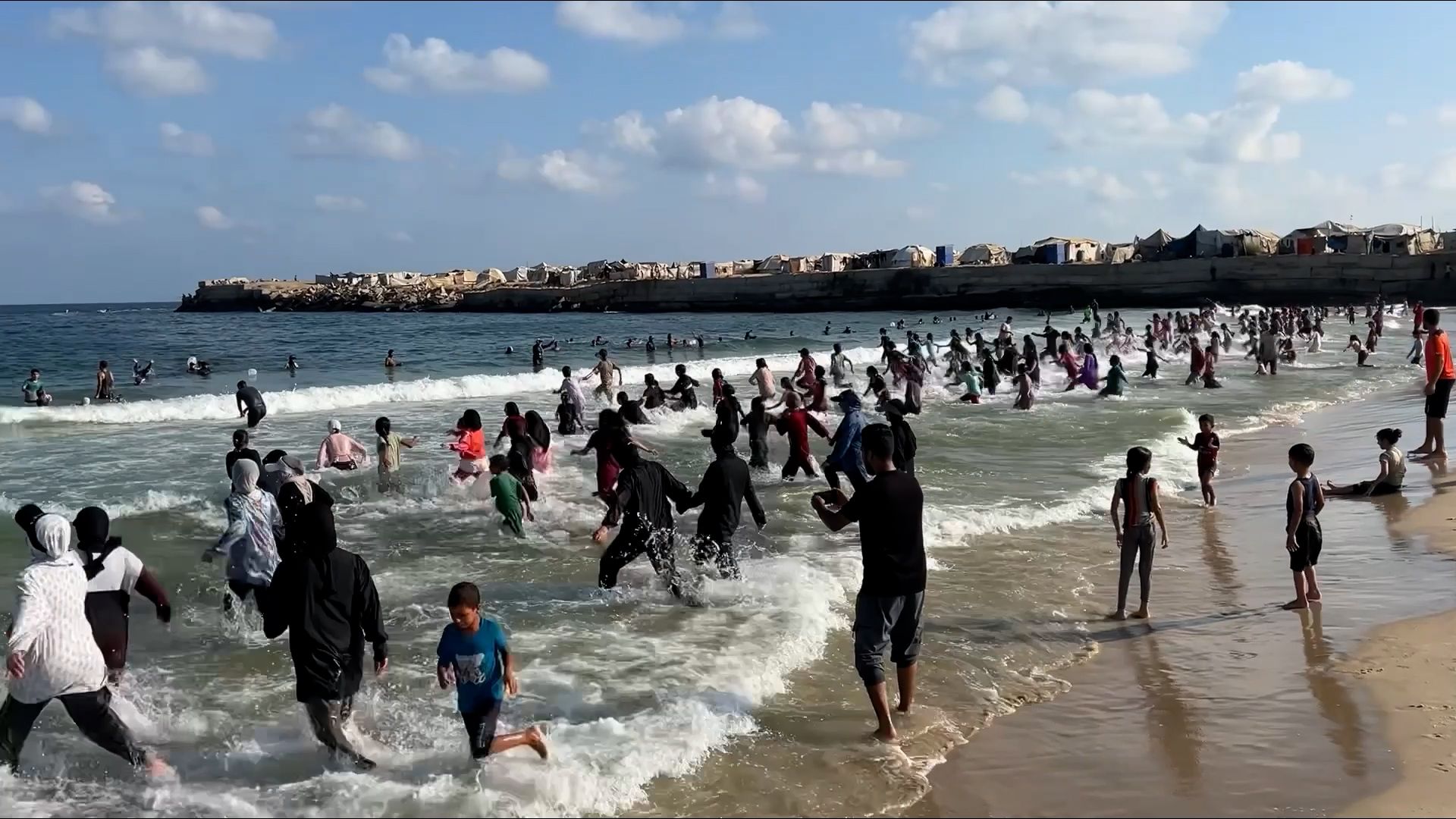 Gaza children participate in mass swimming class amid conflict
