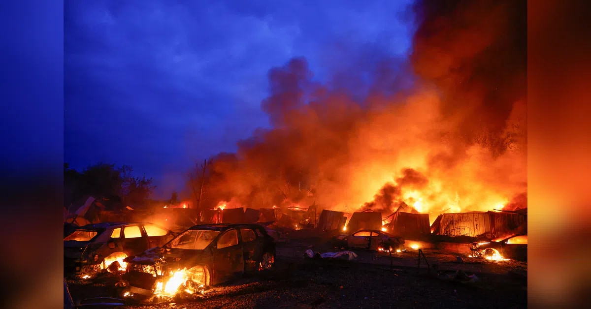 Russian missile strikes kill 12 in Kyiv overnight, officials report