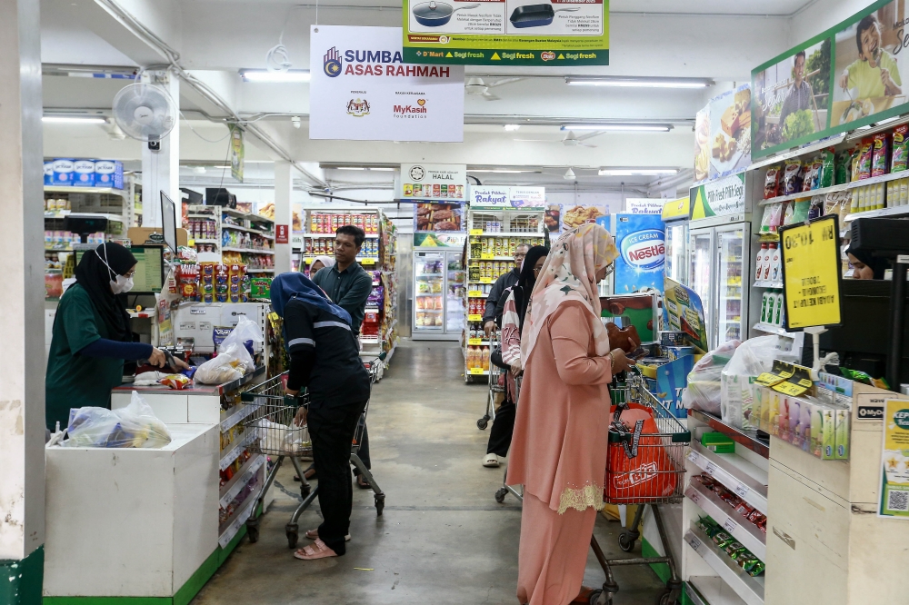 Rakyat Malaysia kekal 'bahagia' dengan pemulihan gaji pasca-Covid, namun kos hidup menekan isi rumah miskin