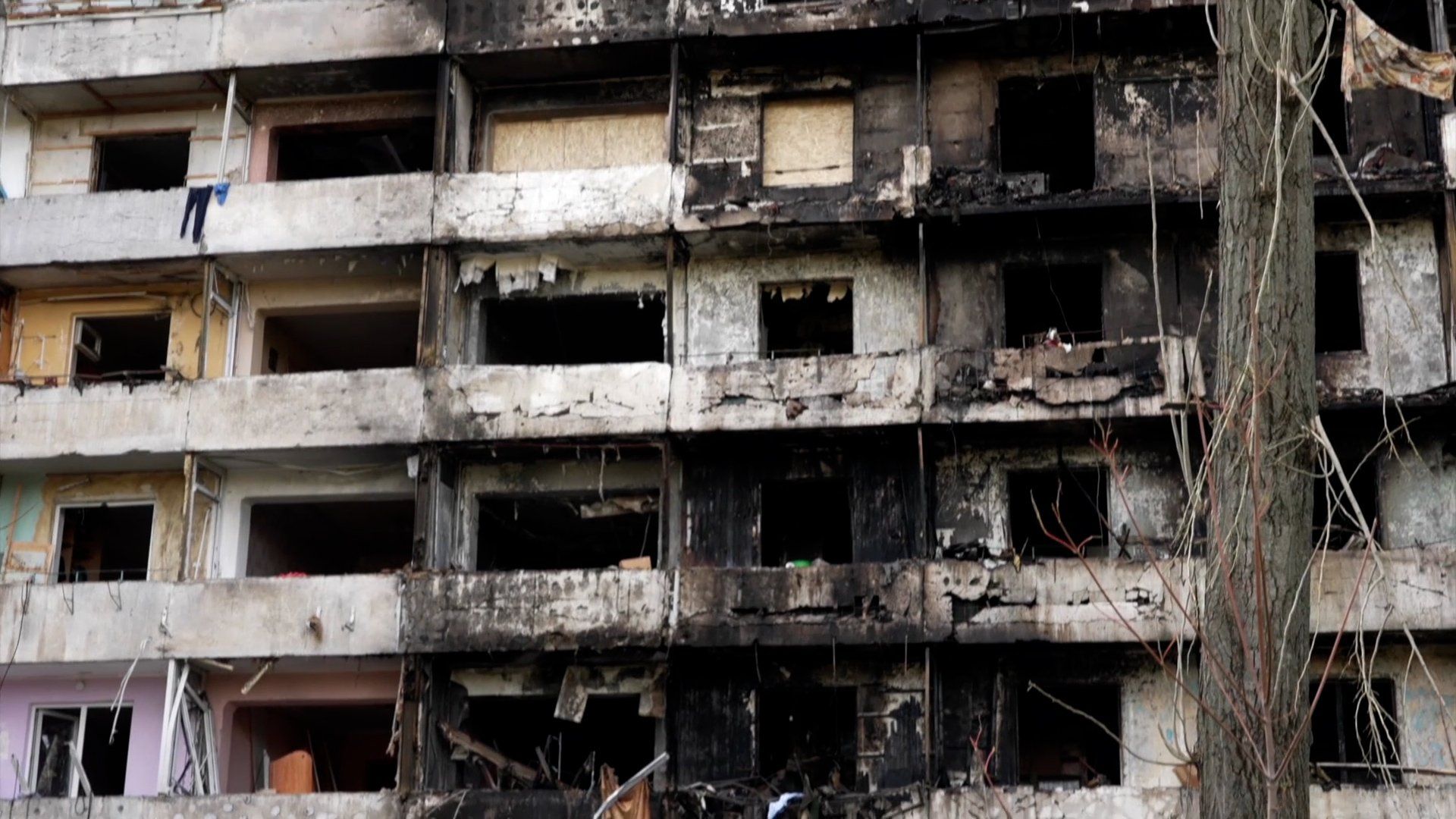 Russian strikes pound Kyiv as Ukraine reports security lapses