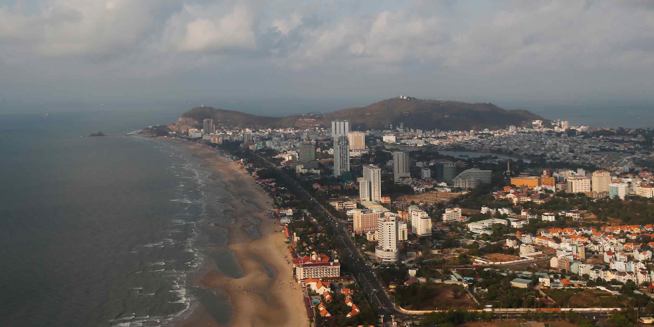 Vietnam faces diplomatic pressure over newly discovered oil reserves