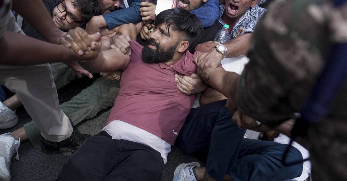 Delhi Police detain protesters as CJP demonstrations enter second day