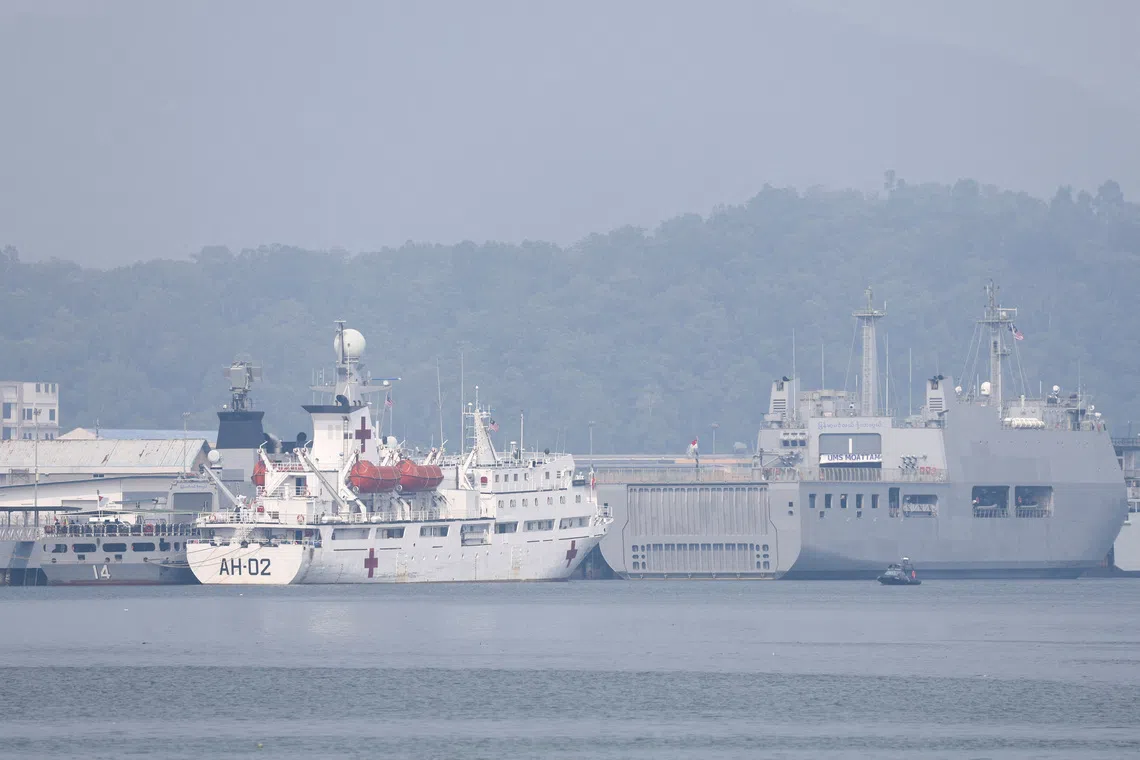 Myanmar receives ships carrying deportees from Malaysia