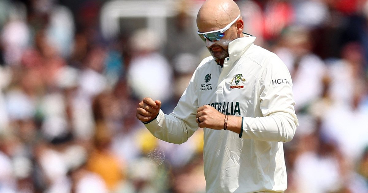 Australia tightens grip on first Test as South Africa struggles