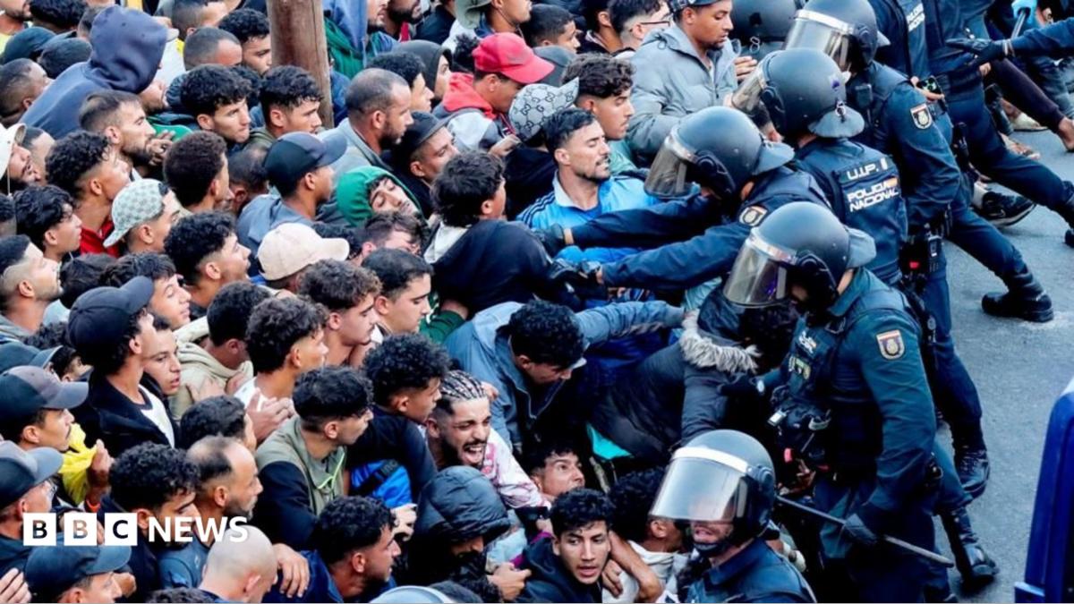 Police initiate migrant relocation operation at Ceuta beaches