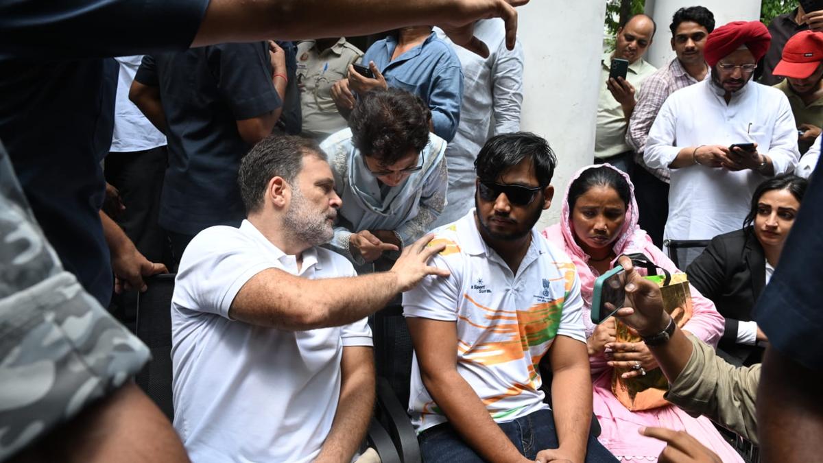Rahul Gandhi stages protest at Delhi police station over pellet gun use