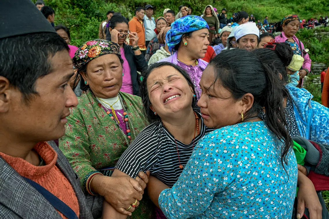 Nepal flood and mudslide death toll exceeds 300, over 1,400 missing
