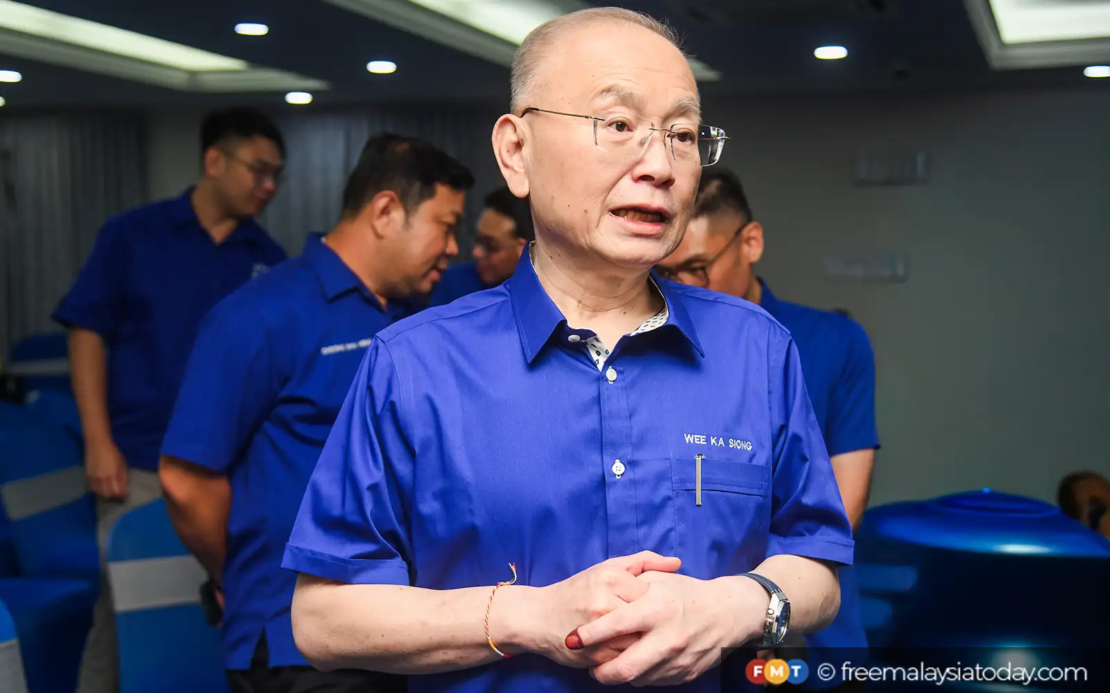 MCA keluar dari sidang pengumuman calon BN atas isu peruntukan kerusi