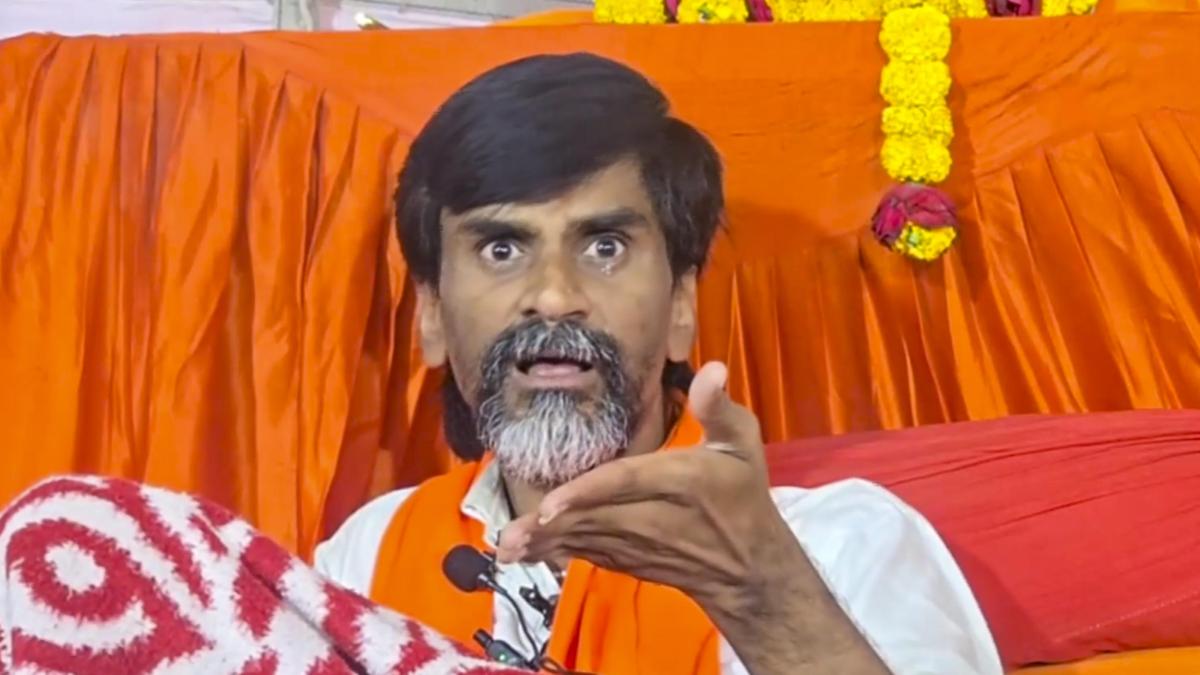 स्वास्थ्य खराब होने के बावजूद मराठा आरक्षण कार्यकर्ता मुंबई मार्च पर अड़े