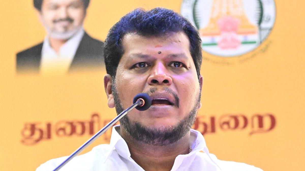 Tamil Nadu to raise handloom weaver wages, establish knitwear board