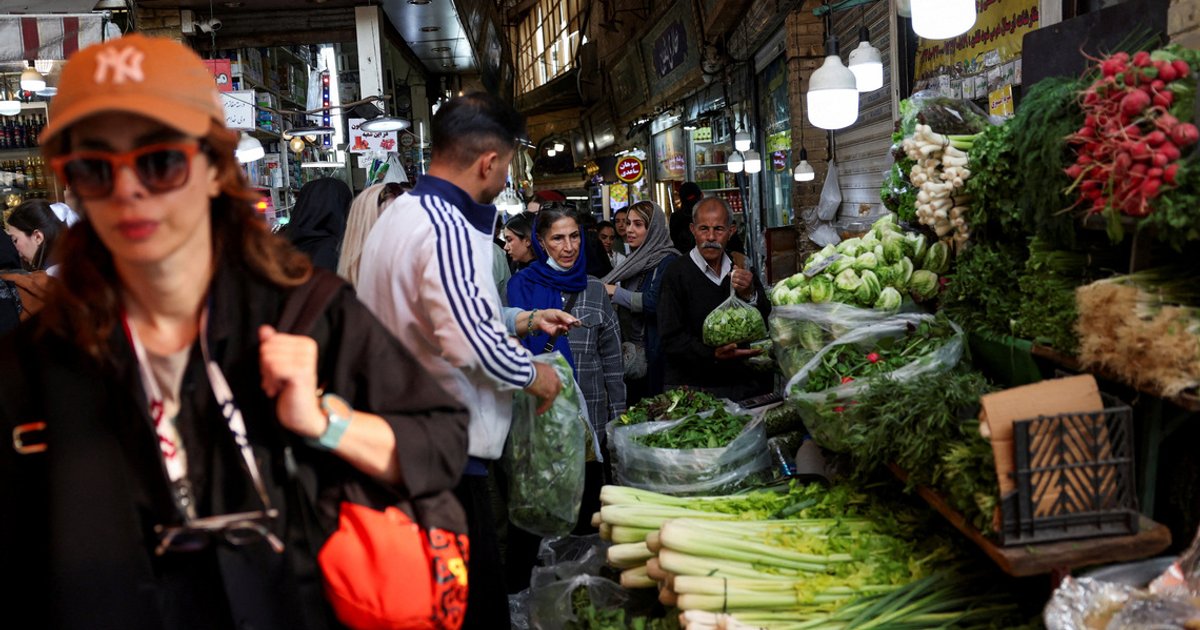 Iranian households slash spending as inflation crisis deepens