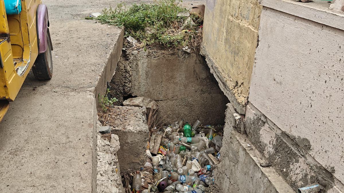 Guntur struggles to enforce plastic ban as waste clogs drains