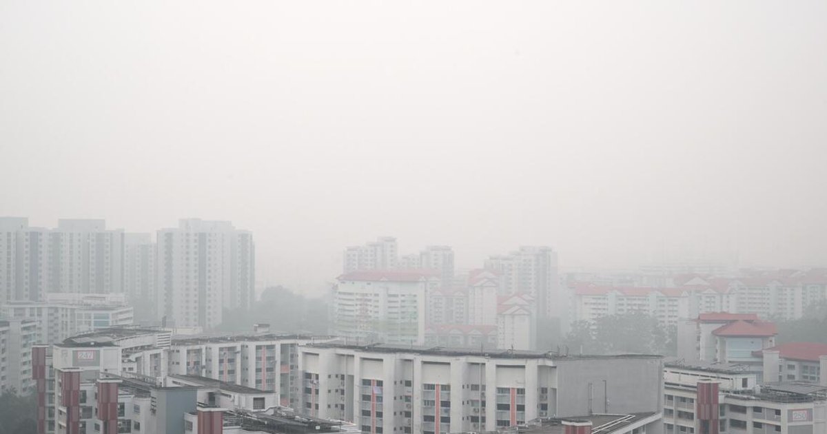 Singapore's western region battles 'very unhealthy' haze overnight