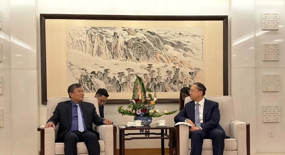 Vietnam and China deepen strategic partnership across multiple sectors