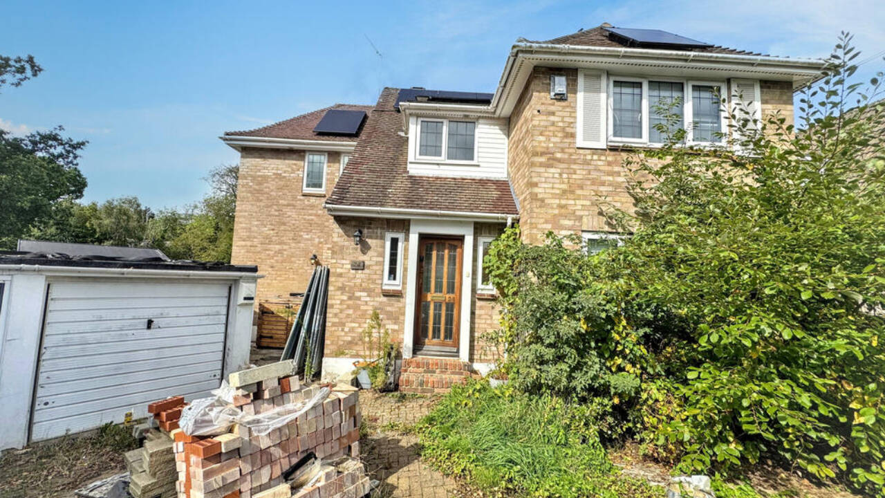 UK home valued at £465,000 auctioned for £1 following landslip damage