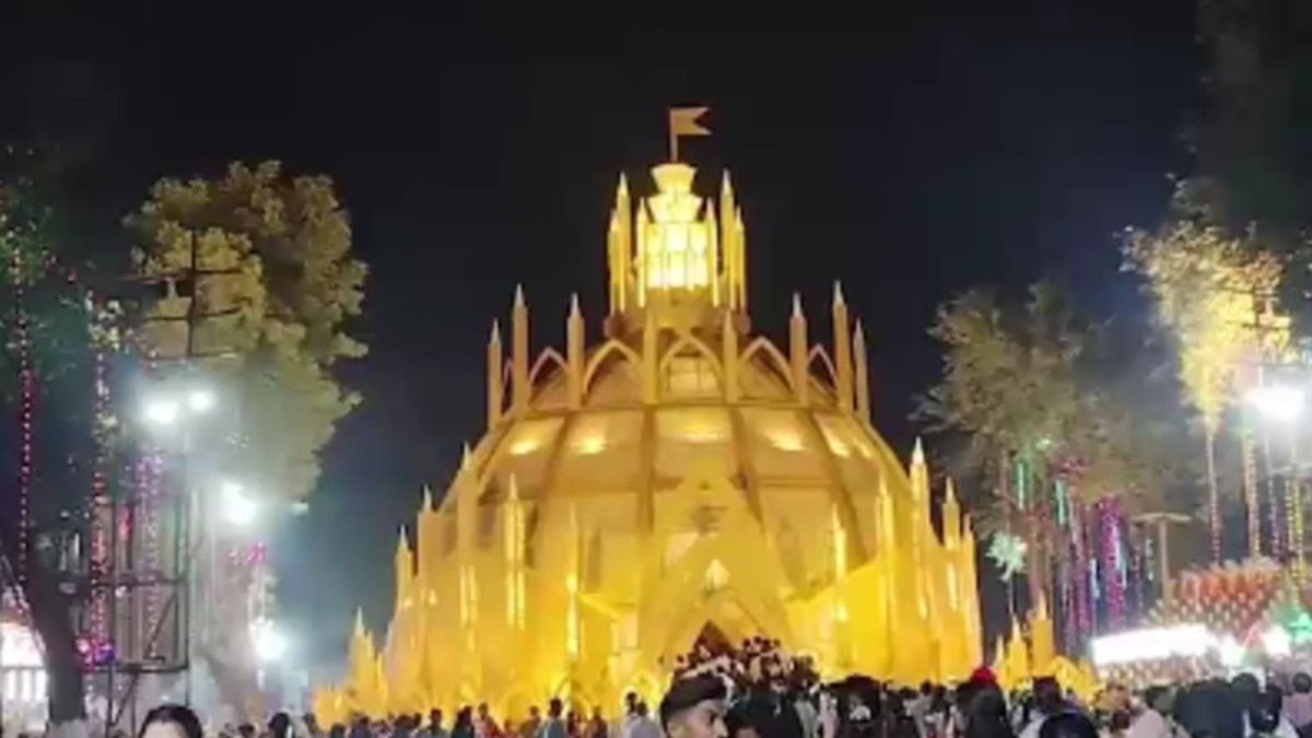 Jamshedpur Durga Puja pandal draws crowds with innovative leaf-crafted deity