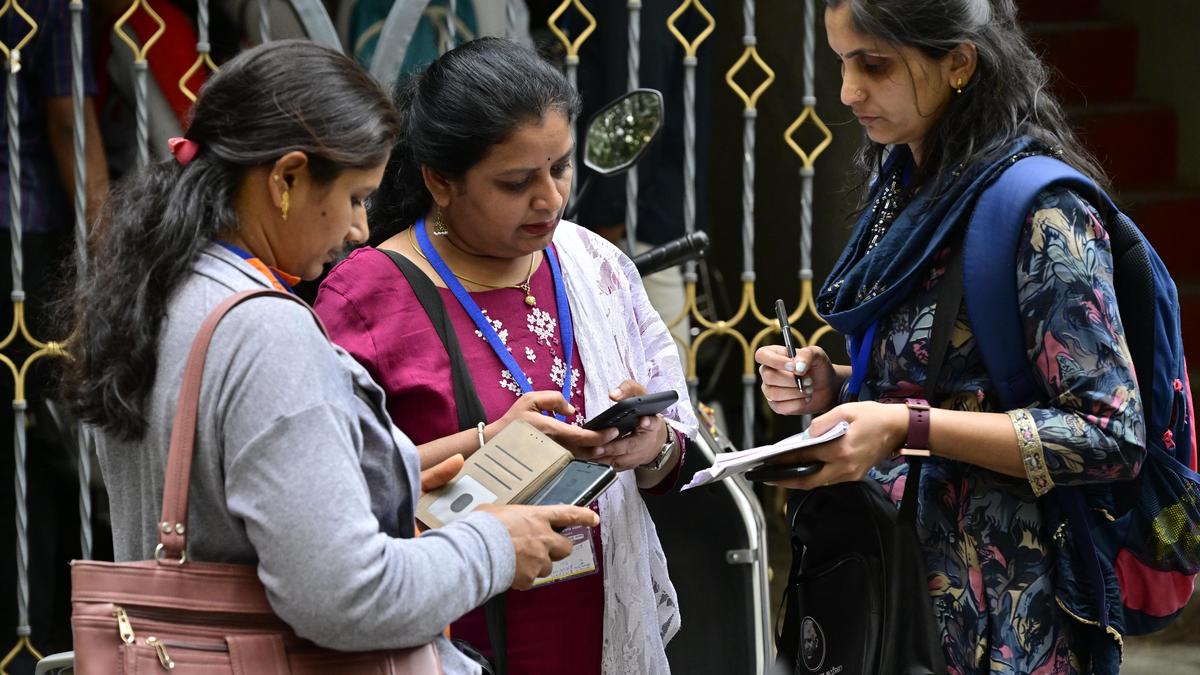 शिक्षकों को गैर-शैक्षणिक कार्यों में उलझाना, प्राथमिक दायित्व प्रभावित