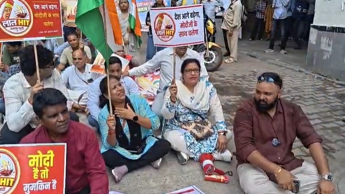 Youth group stages Delhi protest backing police, law enforcement