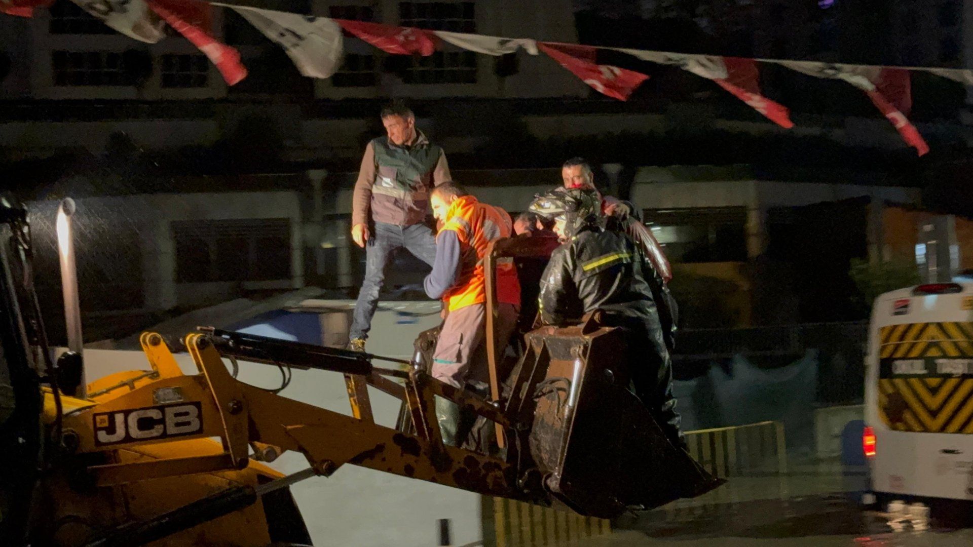 Istanbul grinds to halt as record rainfall triggers devastating flash floods