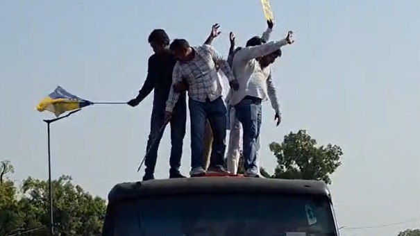 AAP stages major protest at India Gate, demands poll chief's resignation