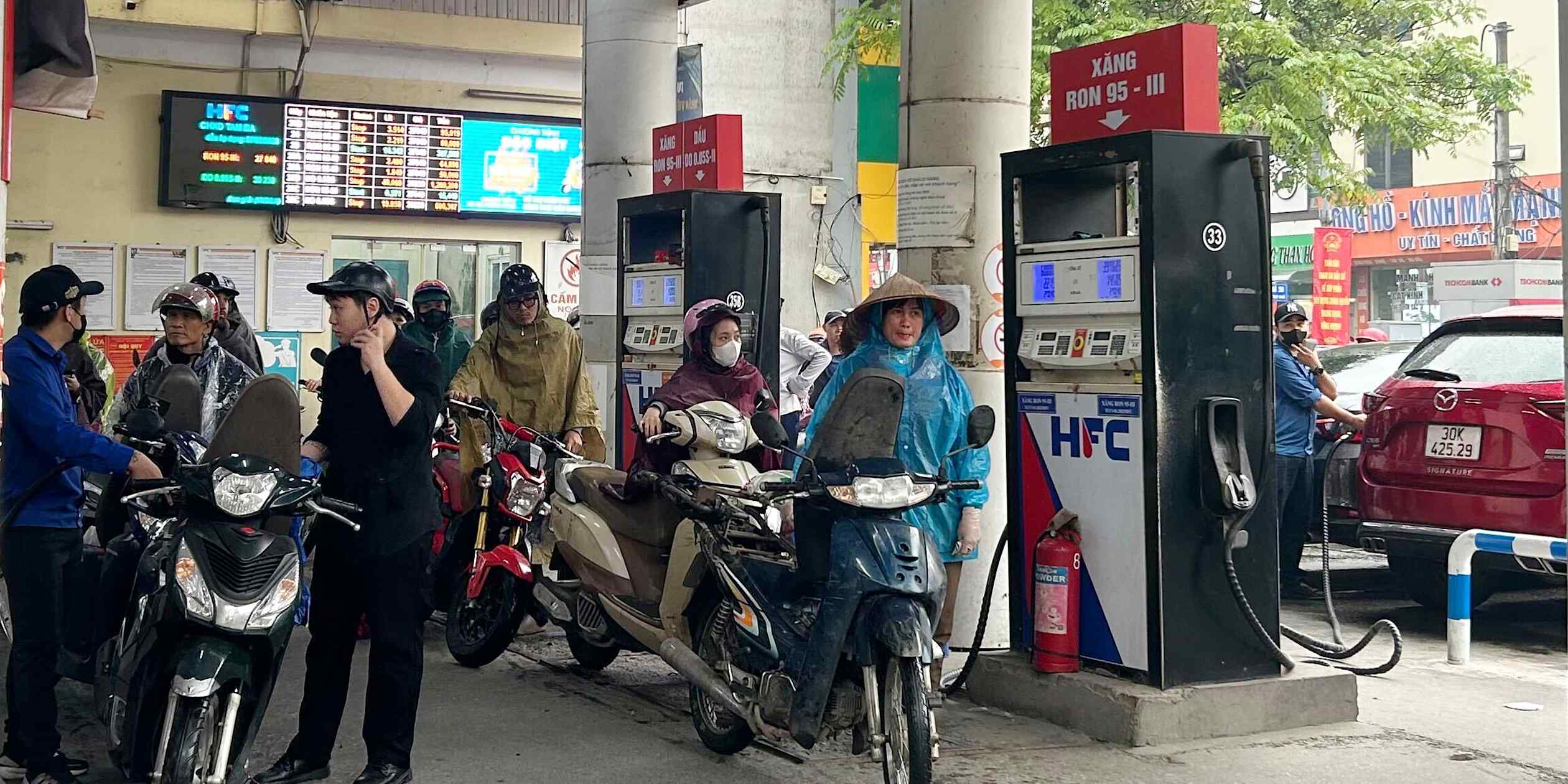 Vietnam prolongs fuel tax relief amid ongoing energy supply constraints