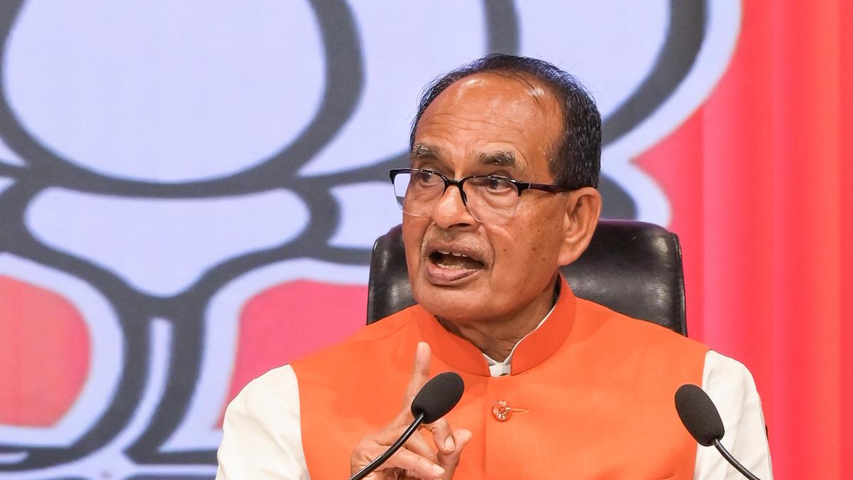 मध्य प्रदेश में आदिवासी परिवारों के मकानों की ध्वस्तता पर मुख्यमंत्री नाराज