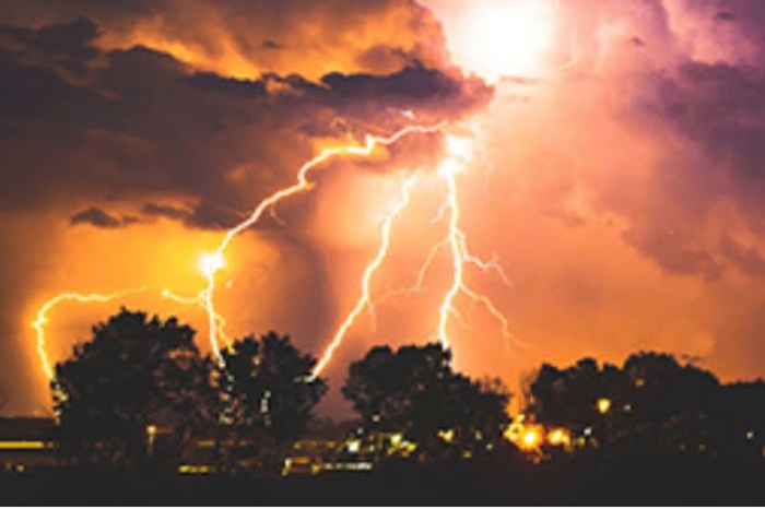 Meteorology Department Issues Red Alerts for Severe Lightning Across Nine Districts
