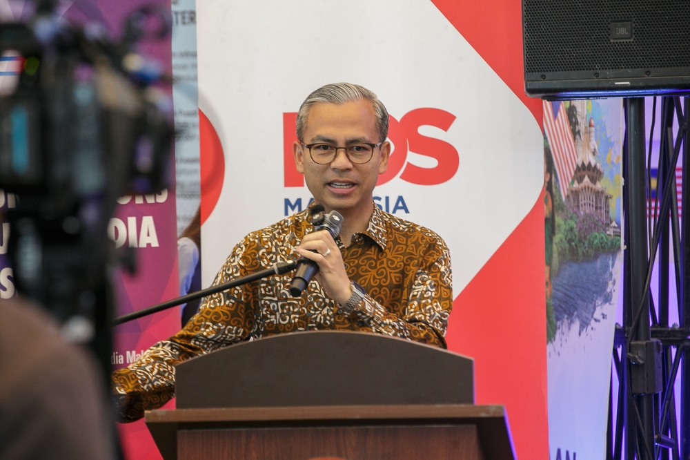 Fahmi minta MCMC jelaskan respons Meta mengenai isu WhatsApp
