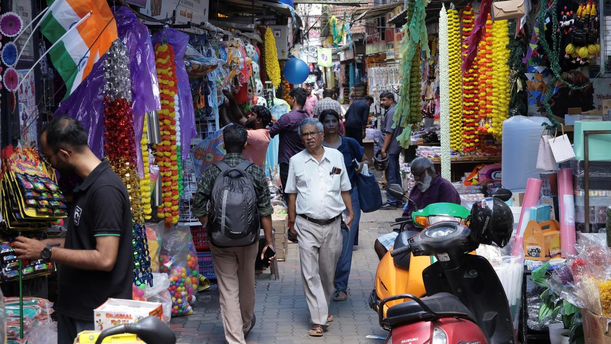 कोचीन की ब्रॉडवे सड़क पर पार्किंग समस्या समाधान के लिए नगर योजना समिति को सौंपी गई