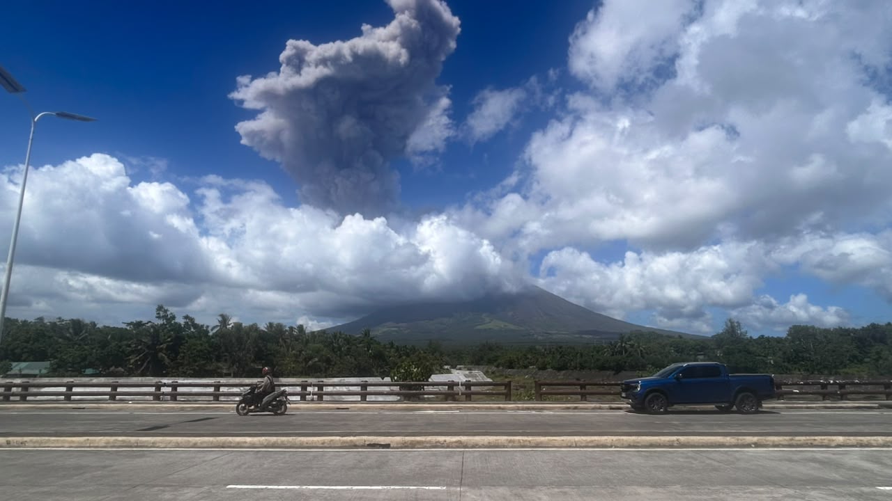 Mayon Volcano Alert Raised to Level 3 Following Moderate Eruption