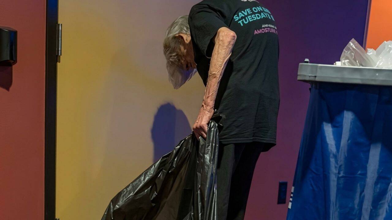 Tennessee woman raises $146,000 for elderly cinema worker via viral appeal