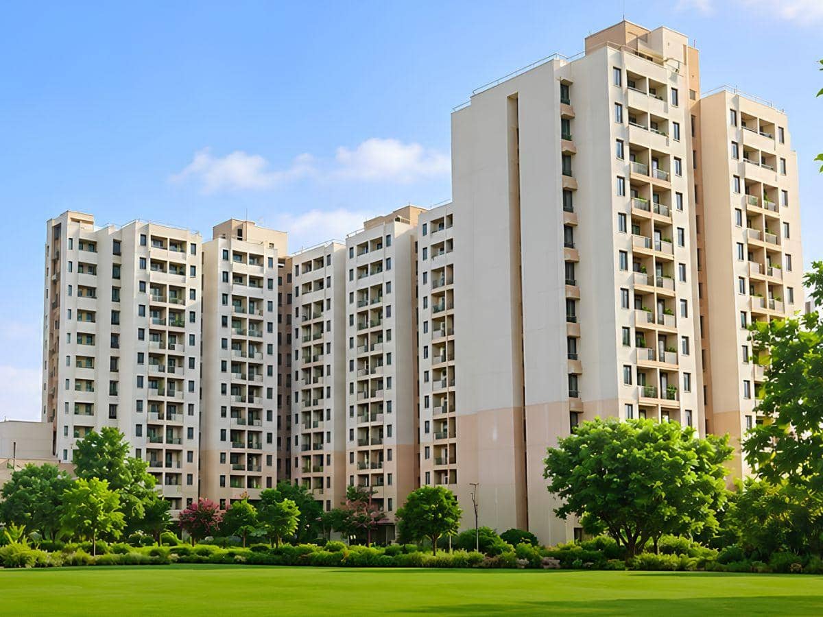 DDA's Narela LIG flats see record rush as 2,500 units booked in two hours