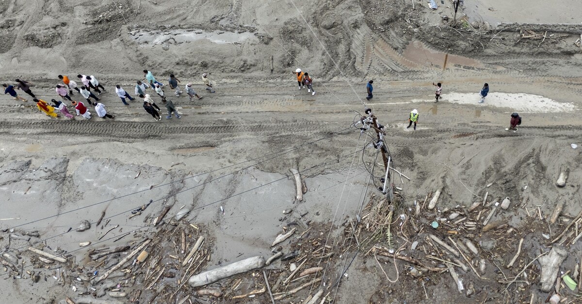Death toll from Nepal flash floods surges to 469 as rescue efforts continue