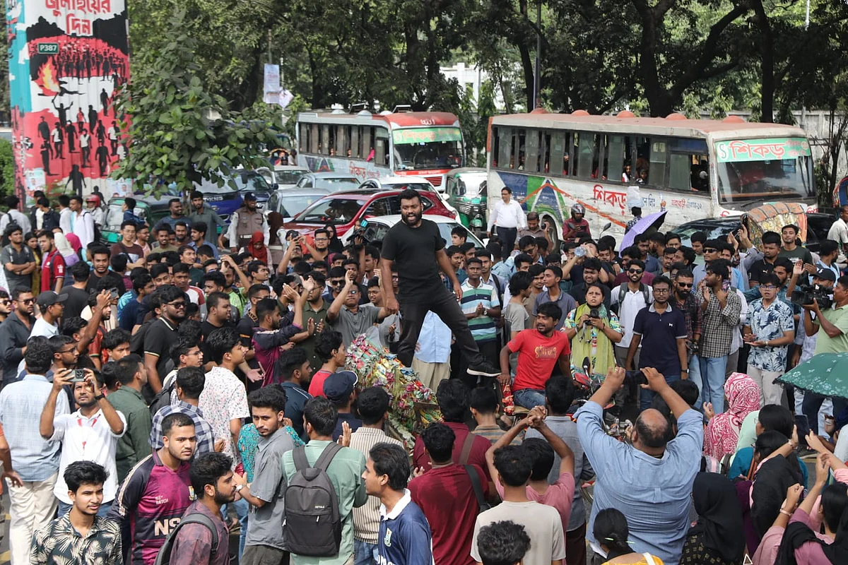 Students block Agargaon road in protest over Secretariat relocation plan