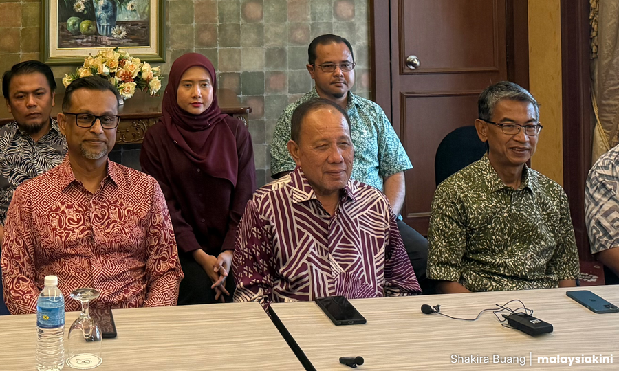 Menteri Besar Negeri Sembilan tolak isu tukar-tukar sokongan