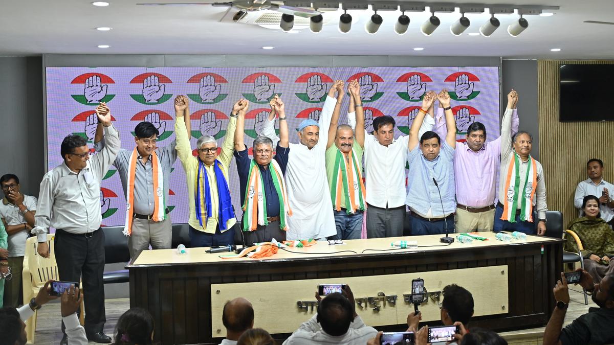Former DUTA Chief Aditya Narayan Mishra Joins Congress
